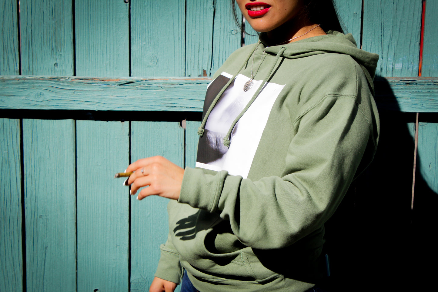 SMOKEY LIP HOODIE